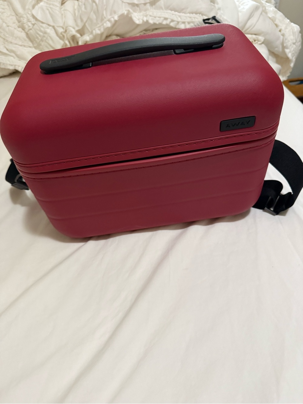 AWAY Red Travel Tech Case - Picture 6 of 9